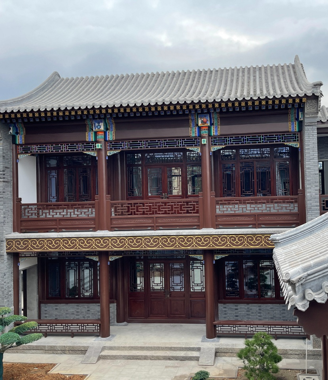 四合院的耳房介绍  四合院里的耳房,就像是挂在正房两侧的小耳朵,小巧