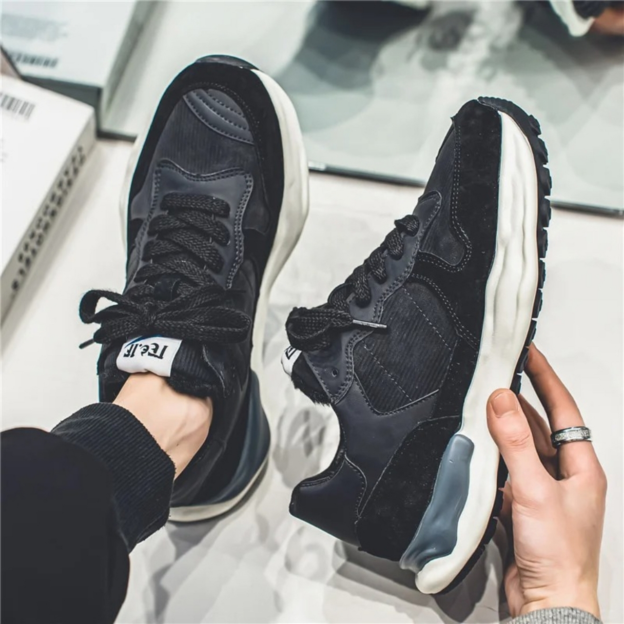 今年这双男鞋太帅	 "这双鞋子采用了今年ugg冬季产品创新新材质