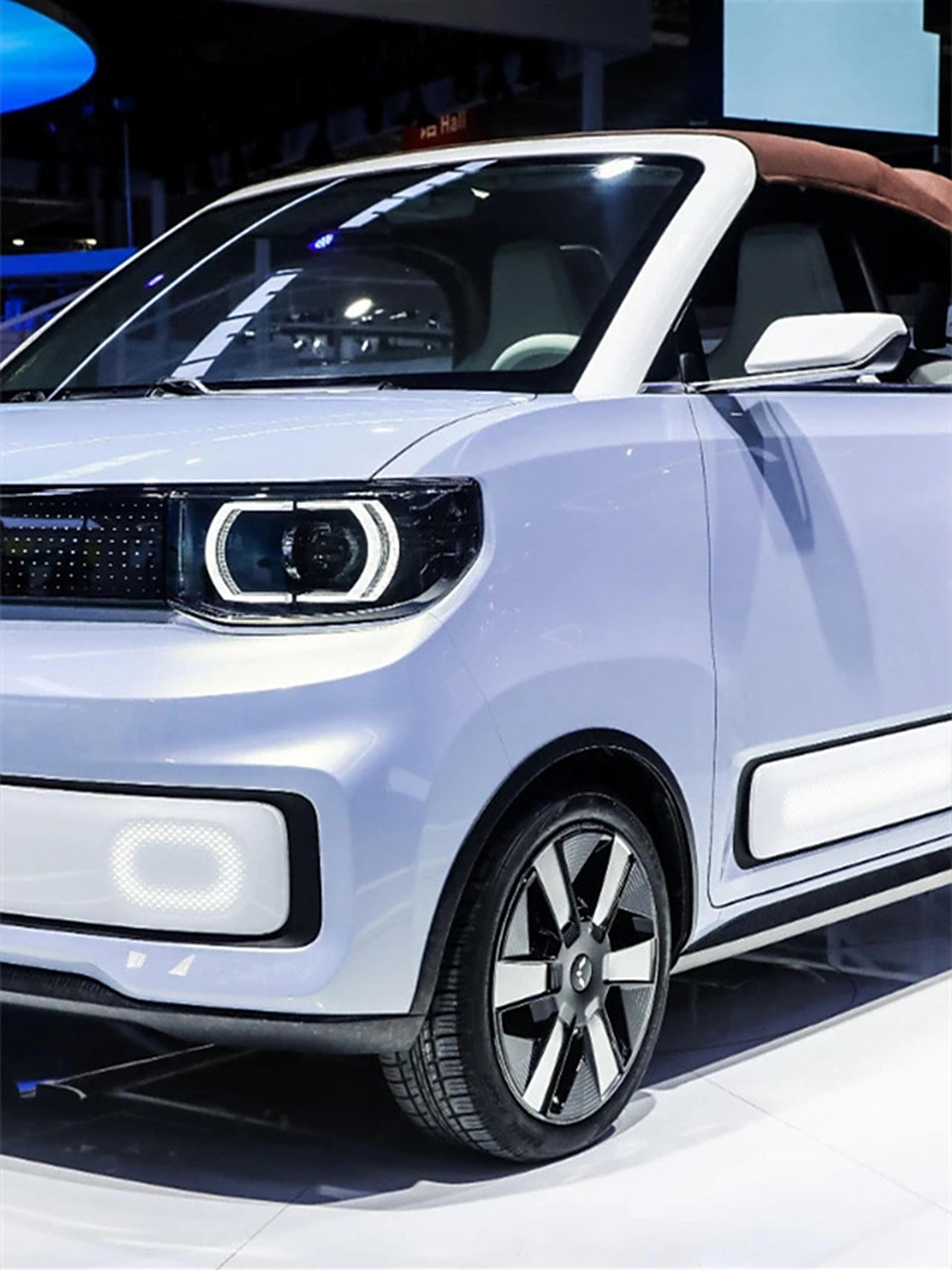 五菱新能源首款敞篷车宏光miniev cabrio不仅展现了五菱的创新旧耨