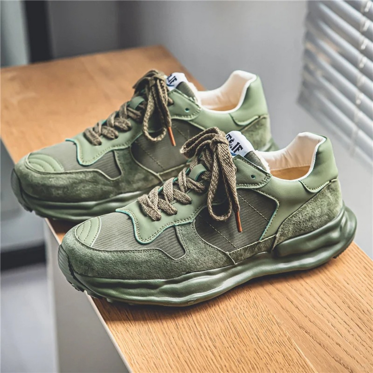 今年这双男鞋太帅	 "这双鞋子采用了今年ugg冬季产品创新新材质