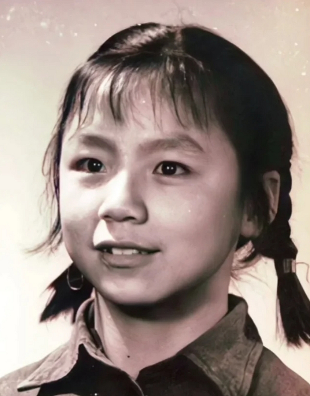 在1974年9月郭容容毅然选择入伍 进入了被誉为"中原猛虎师"的第54军