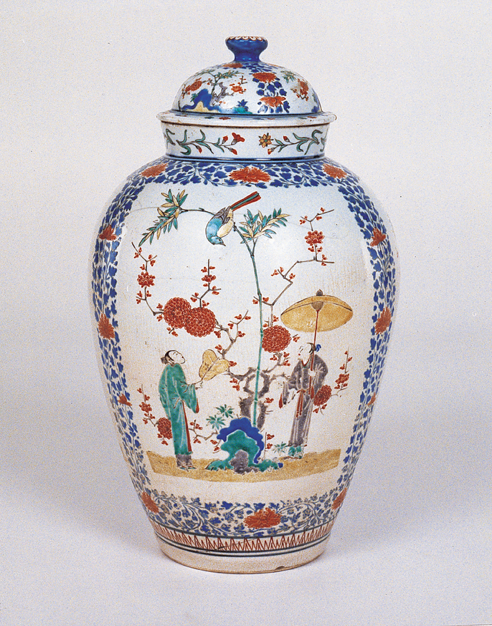 东瀛伊万里瓷器中,「柿右衛門」款式以其独特而清雅的色泽备受藏家