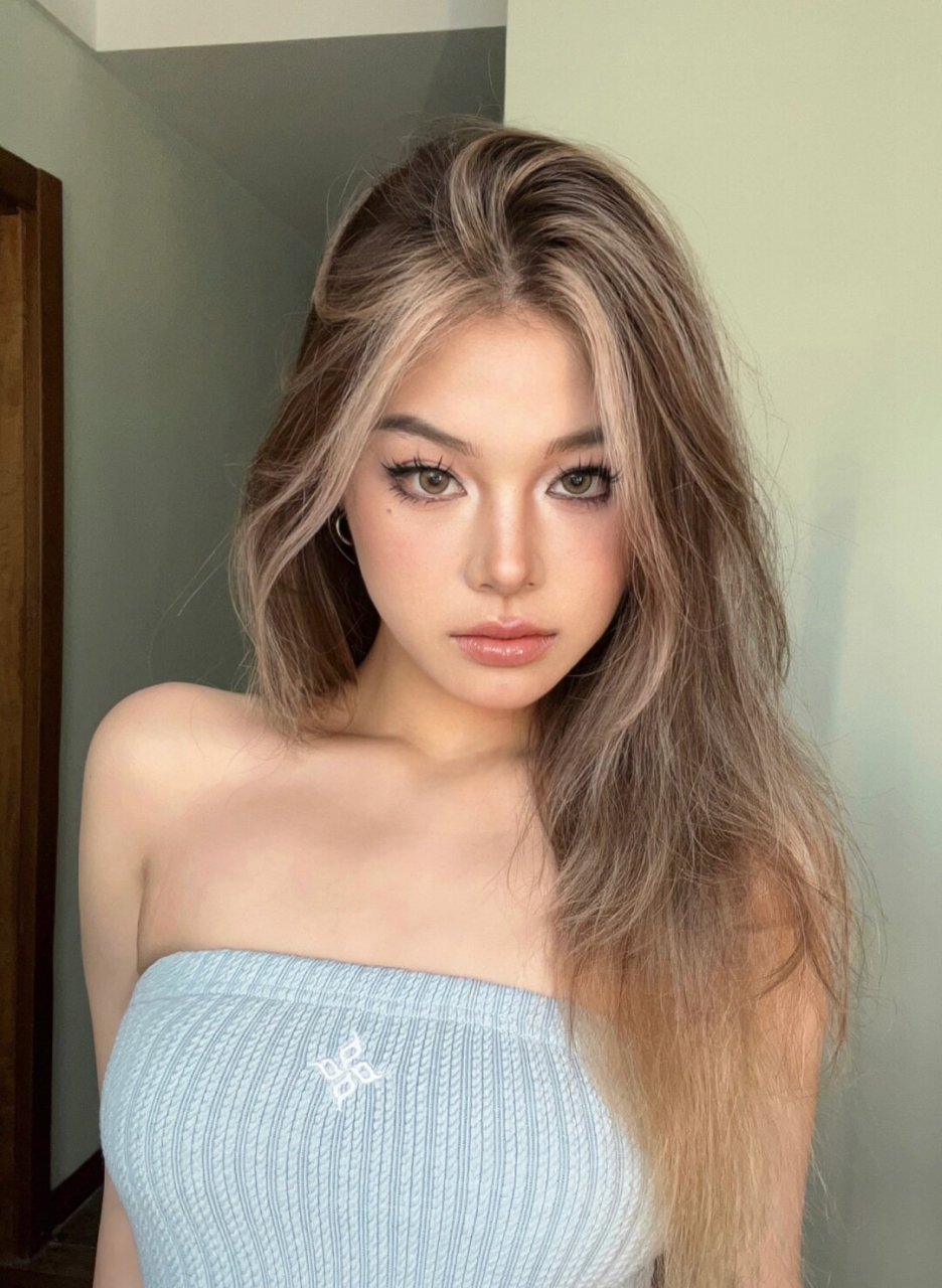欧美妆容以其大气,简约而备受追捧,能够突显出女性的独立,自信和时尚