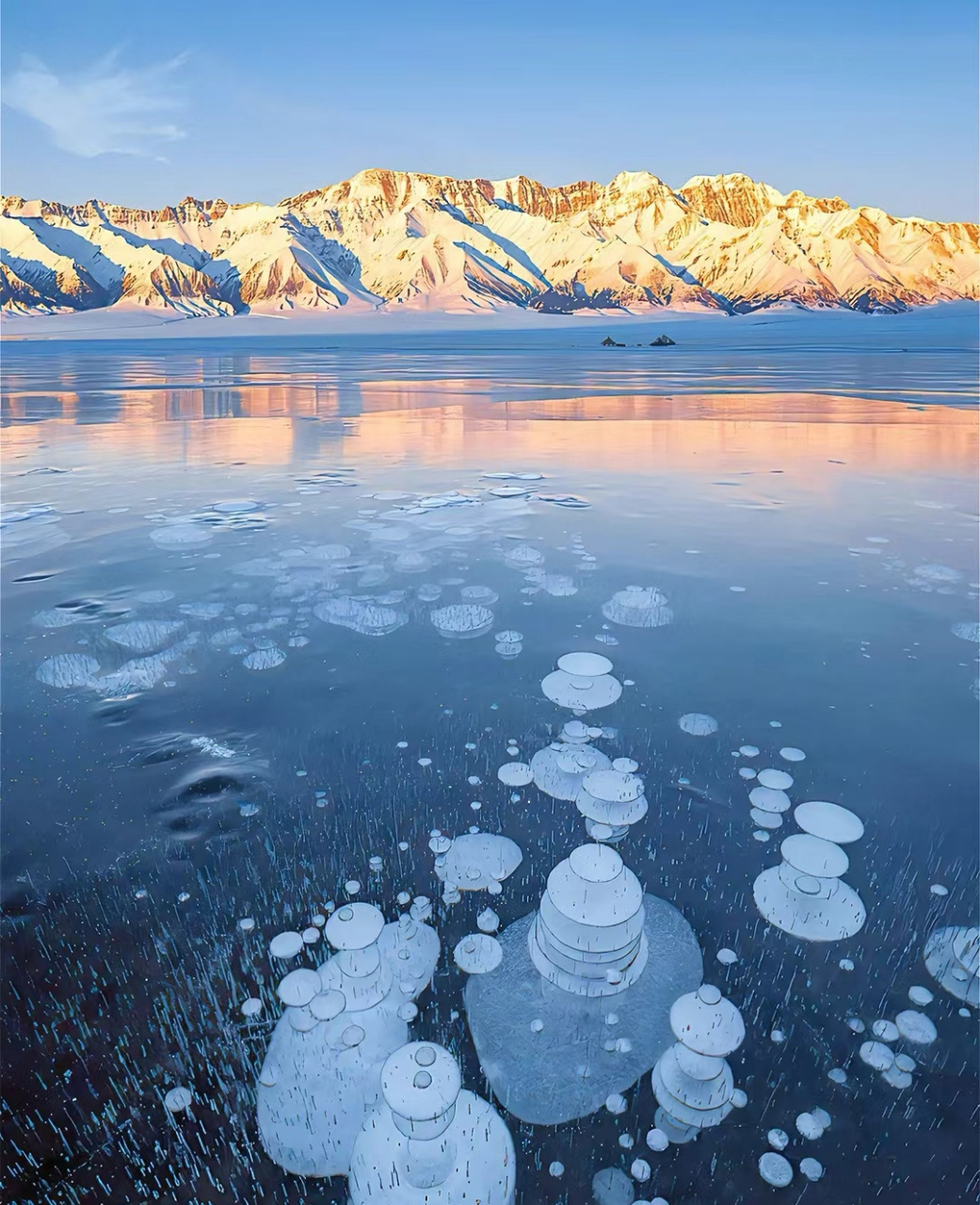 贝加尔湖,赛里木湖,亚伯拉罕湖,世界三大冰泡蓝冰湖.