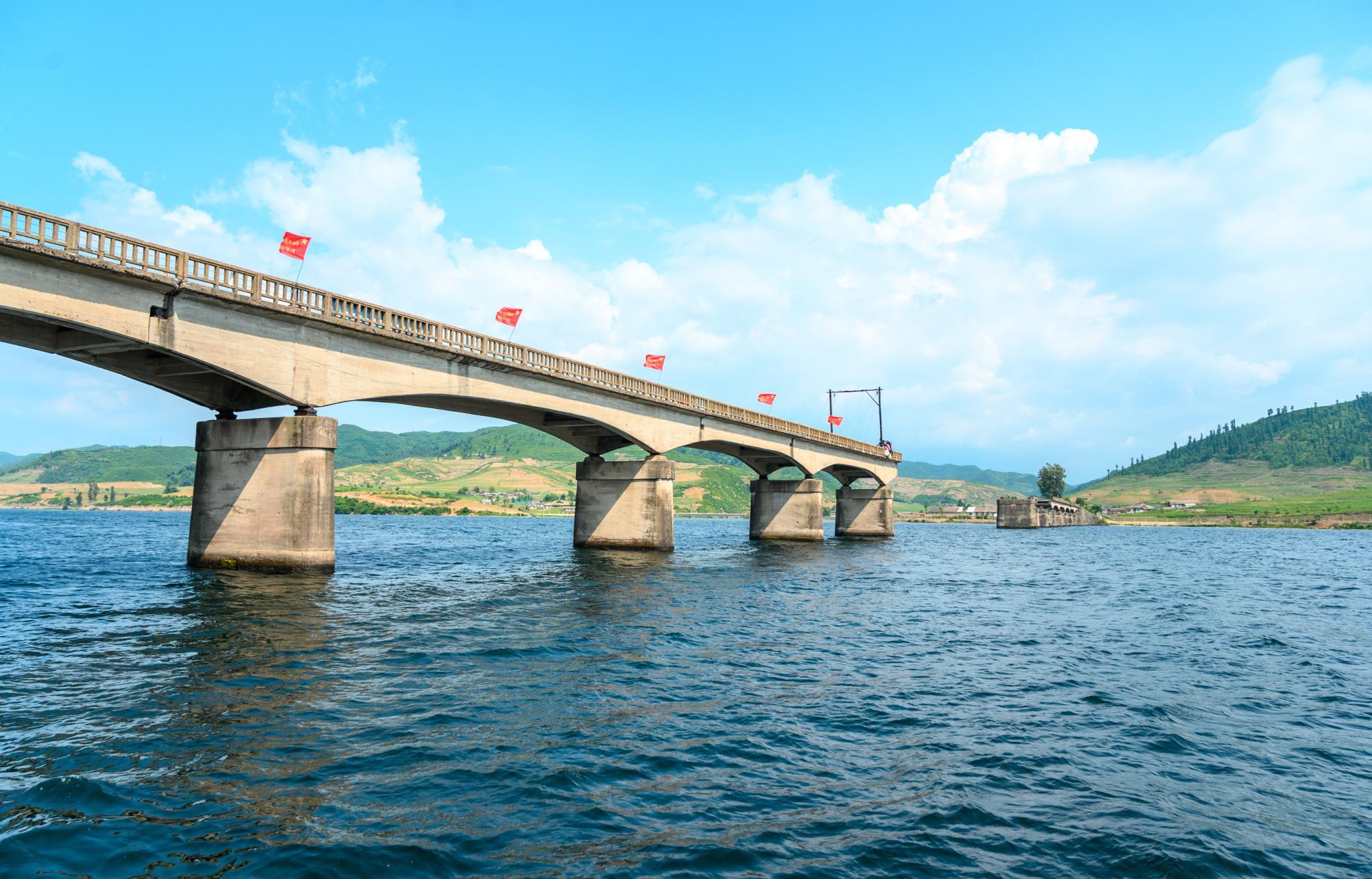 中国"最大最美"的边境城市,与朝鲜一江之隔,夏日避暑绝佳去处