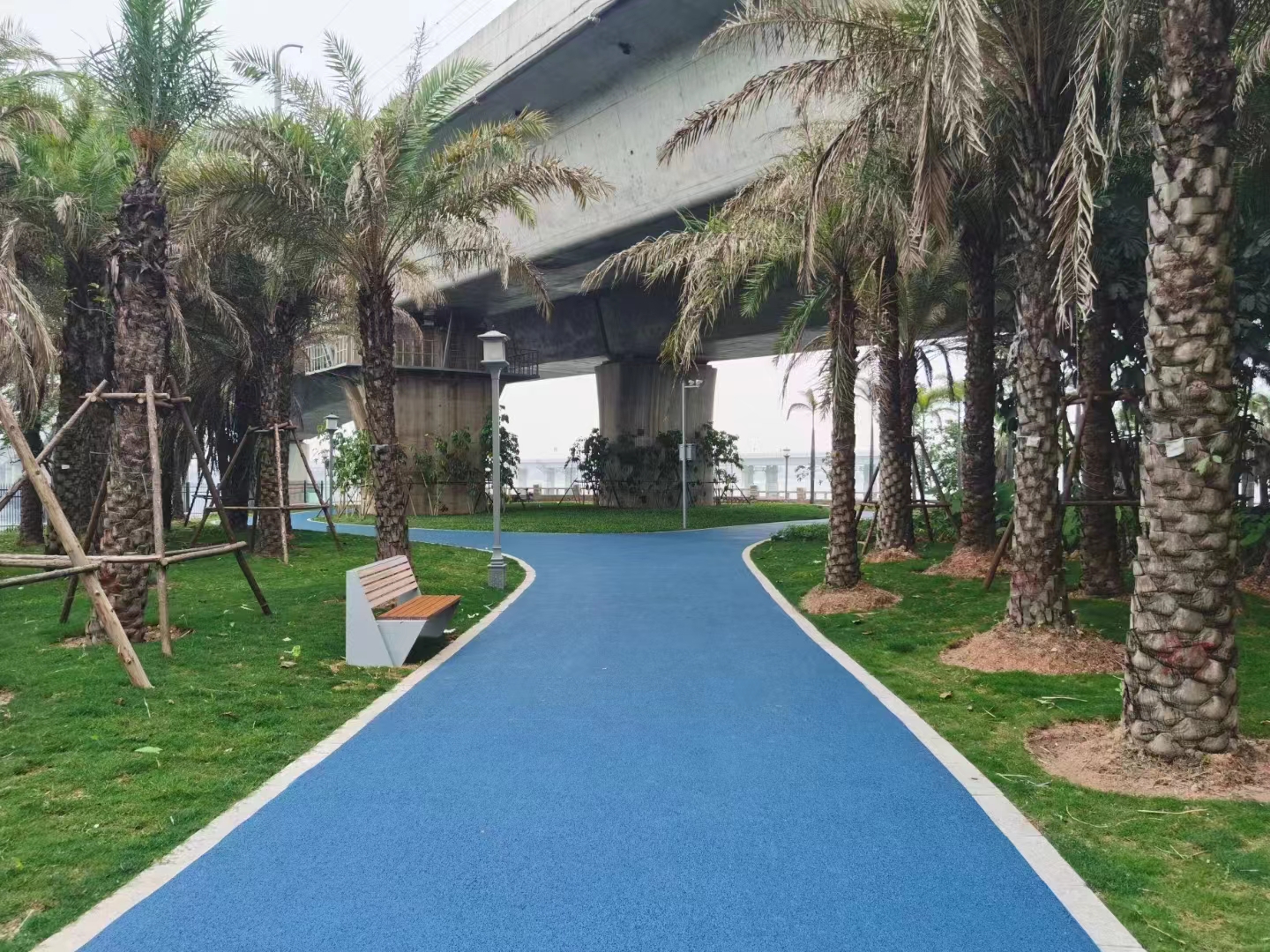 上海彩色透水混凝土,让城市道路更具环保与节能意识