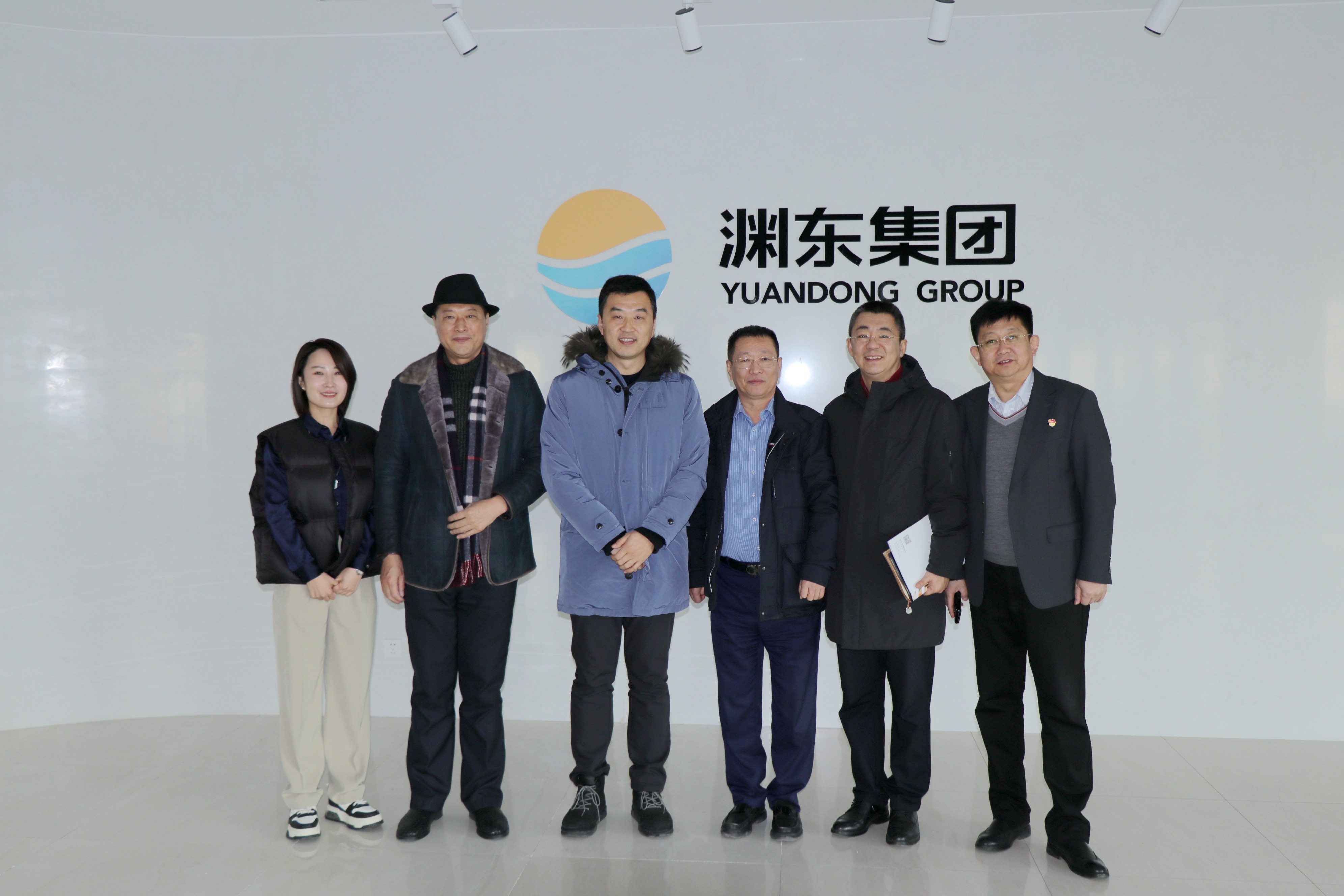大连市轻工业学校党委书记,校长刘竹林一行莅临渊东集团参观调研