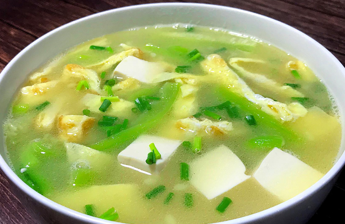 广东人做的丝瓜汤为什么好喝,诀窍都在这里,不放味精也很鲜美