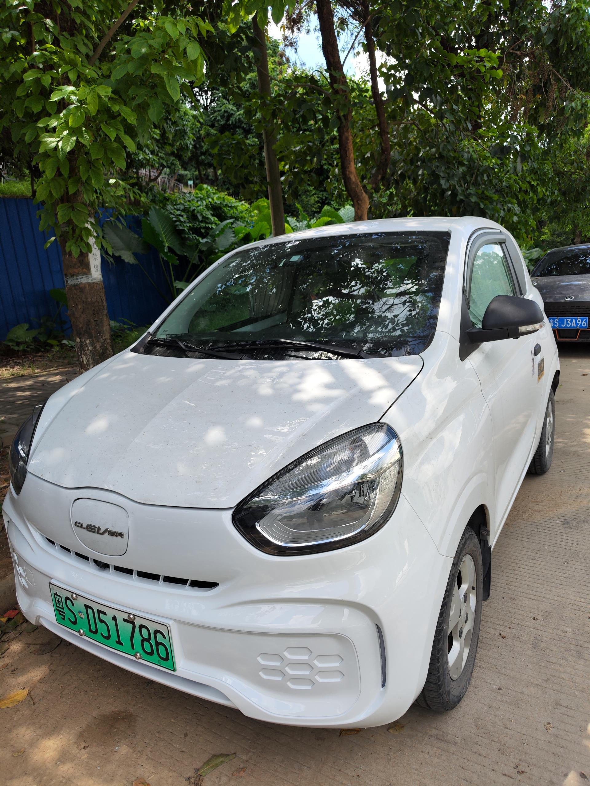 开了两年半的两座荣威科莱威,表显续航从300变成290公里,满电半天赚了