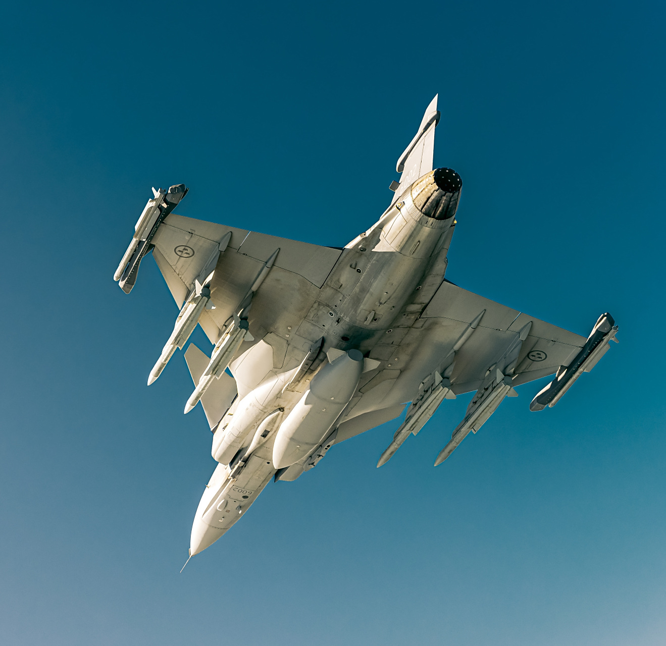 战机欣赏:瑞典萨博 jas-39"鹰狮"战斗机,该机是瑞典研制的新一代多