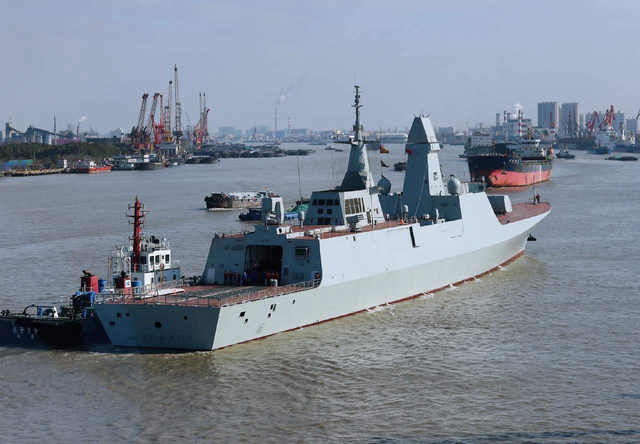 海军545漯河舰试航归来,该舰创造新纪录,从下水到试航才用136天