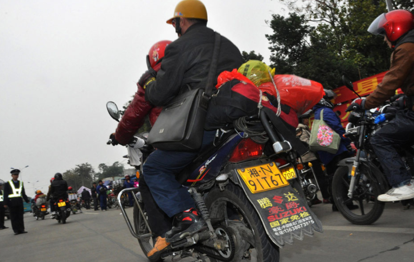 回顾年关出现的摩托大军为何神秘消失是骑不动了还是另有原因