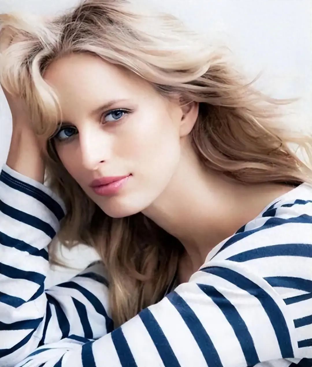 卡罗莱娜科库娃的时尚之路引人瞩目!