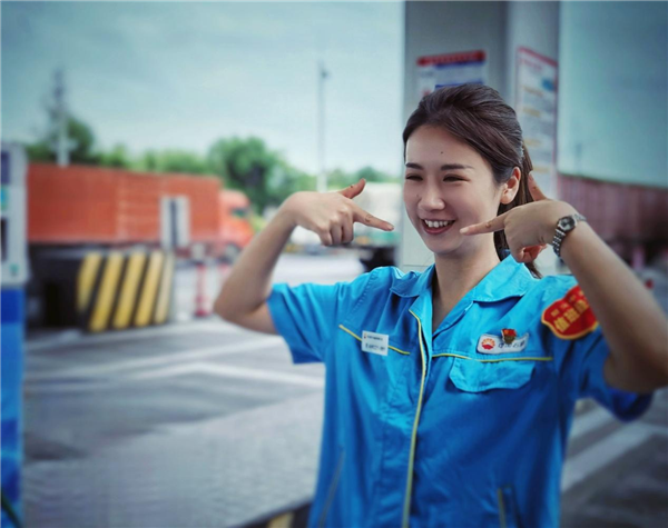 我把青春写进万里蜀道加油站