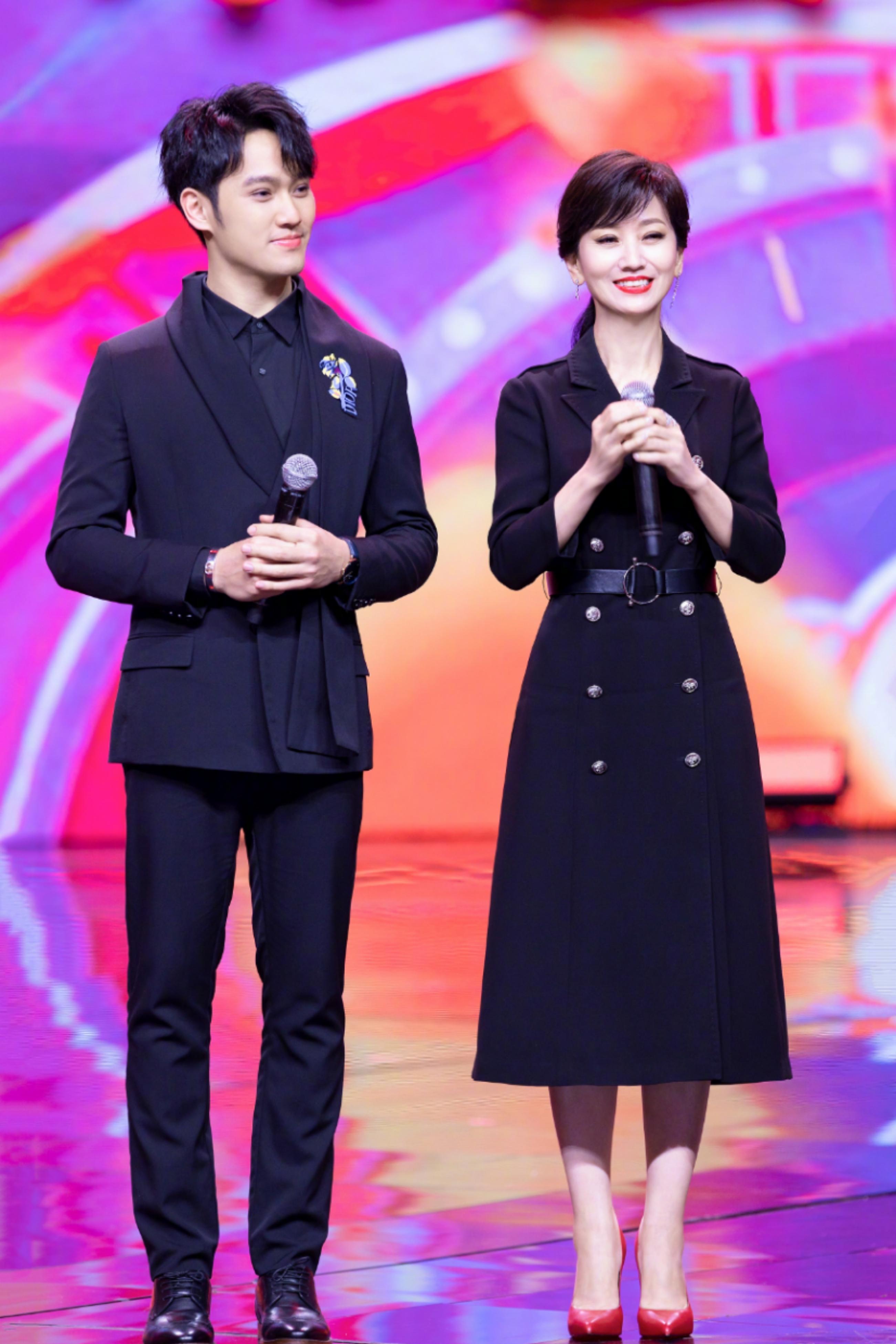 回顾赵雅芝的3个儿子:长子47岁次子44岁,小儿子37岁,个个让她骄傲
