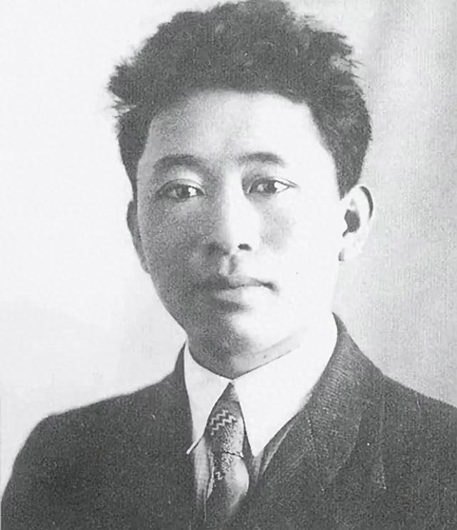 1963年,阎肃一直没按要求改《江姐》剧本,刘亚楼火了:关你禁闭