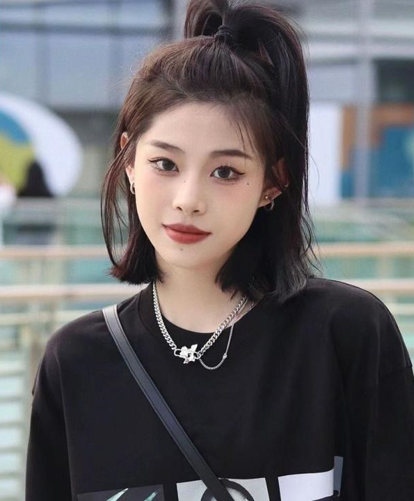 黑长直彻底过时了,今年最火的是这3种"半束发",洋气又显年轻