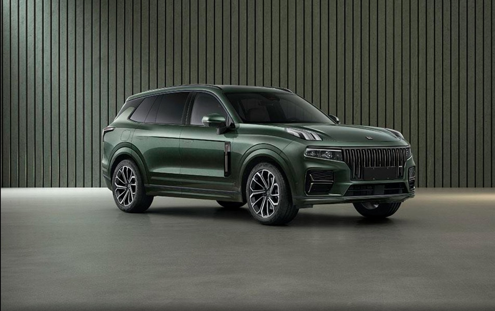 2024款领克09em-p是一款中大型插电混合动力suv,外观延续家族式设计