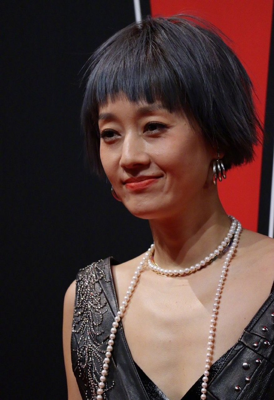 孙俪因颜值问题被推上热搜,引发关于中年女性外貌的讨论.