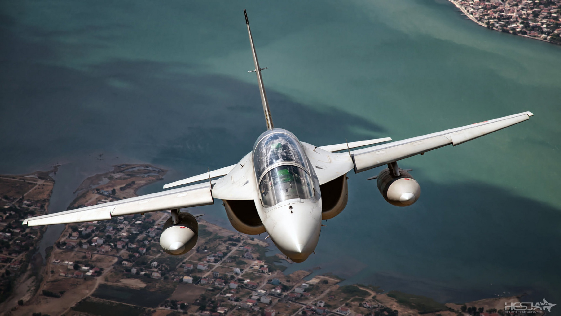 战机欣赏:意大利空军的m346高级教练机,该机和雅克130是一棵树上结出