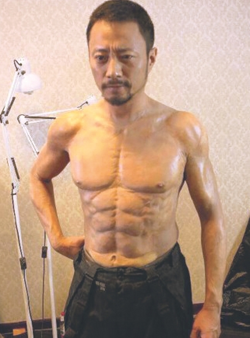 都是角色需要,他花9个月练出一身肌肉,他却是花27万买的肌肉  张家辉