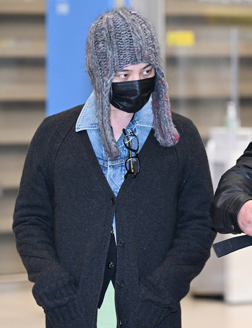 权志龙结束美国行程后,返回韩国.