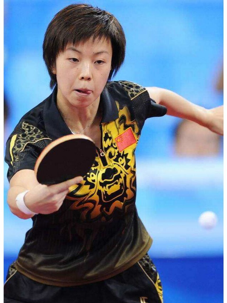 1987年,喜爱乒乓球的舅舅把张怡宁领到了北京东单业余体校乒乓球队