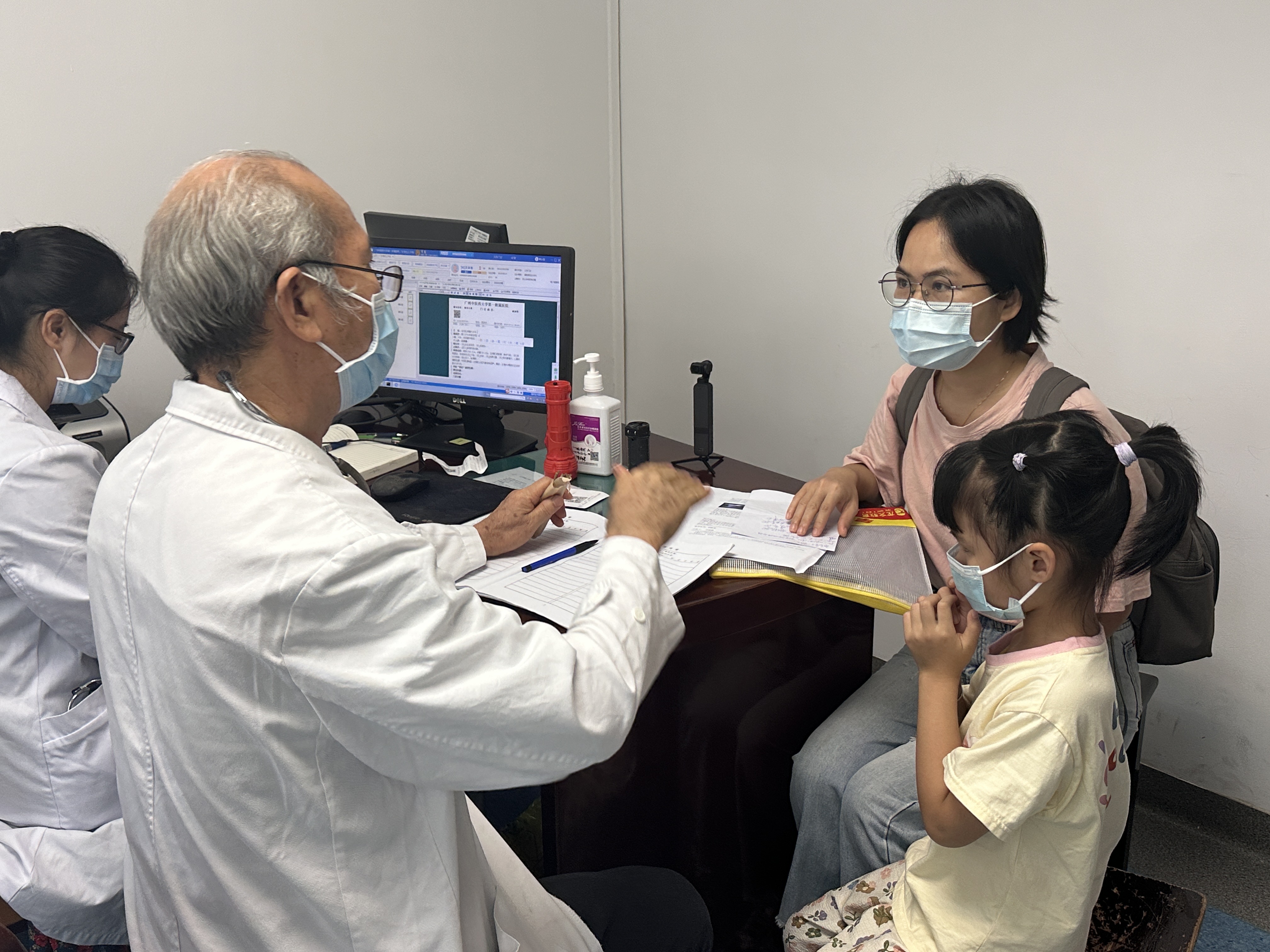 309医院帮忙挂号陪同看病儿童看病专人照看，家长格外放心的简单介绍