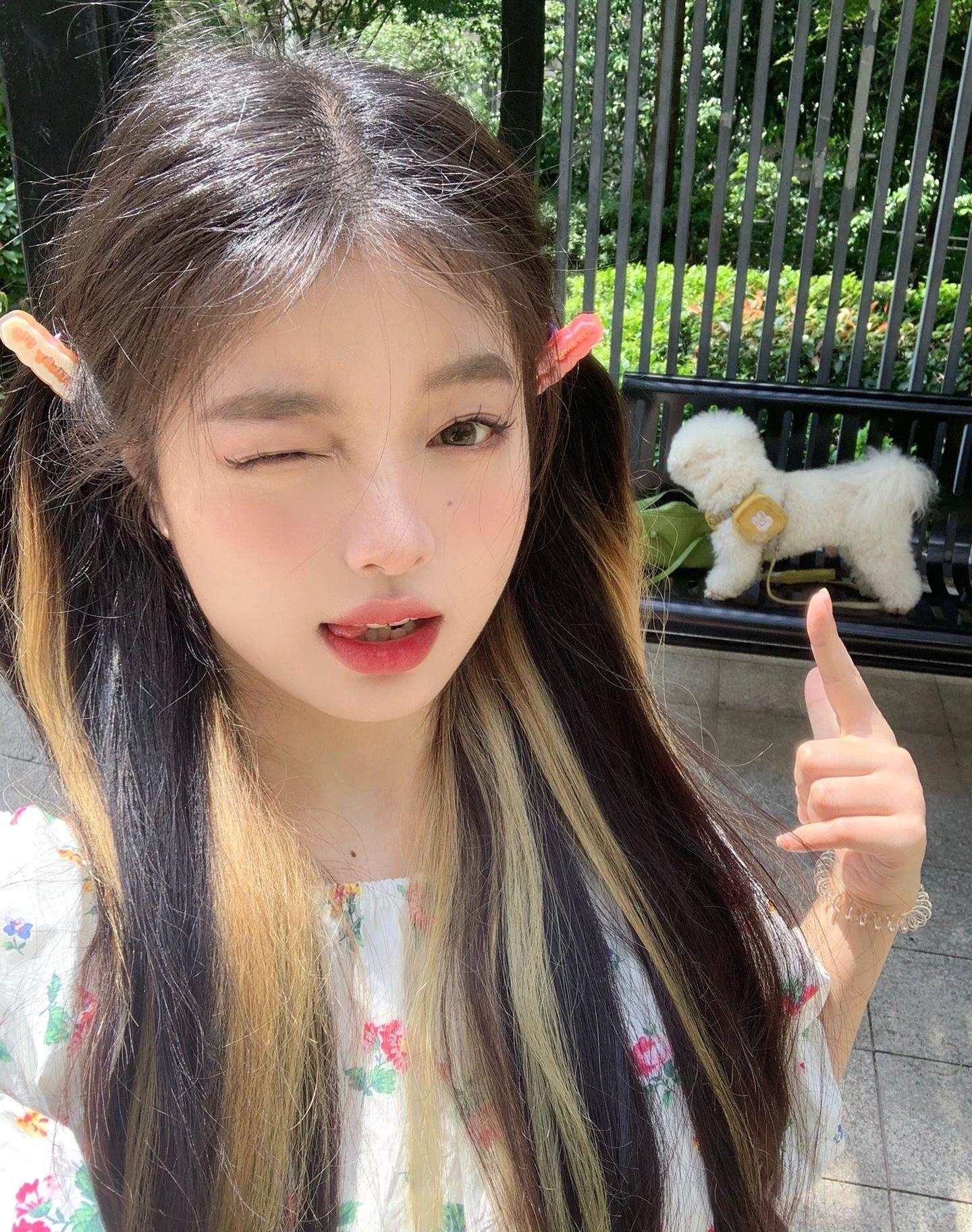 小圆同款的垂耳兔发型真的好甜啊 今天一套都是粉白的