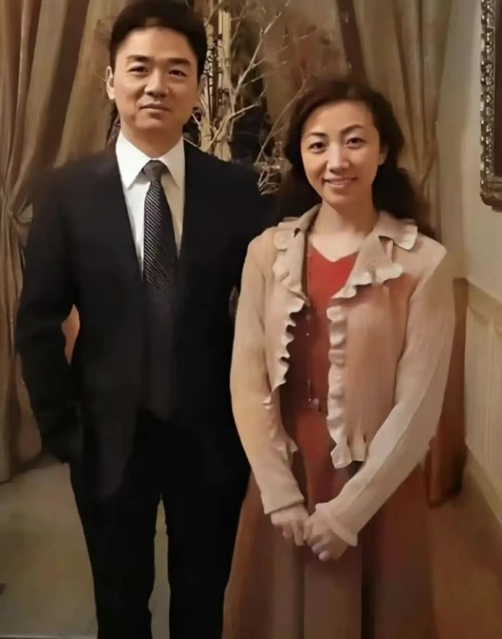 共苦容易,同甘难,不过两任都比较好看.