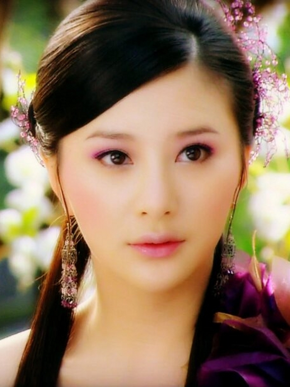 佳人一笑风含香  我竟然被说长得像熊乃瑾!哈哈,这真是太有趣了.