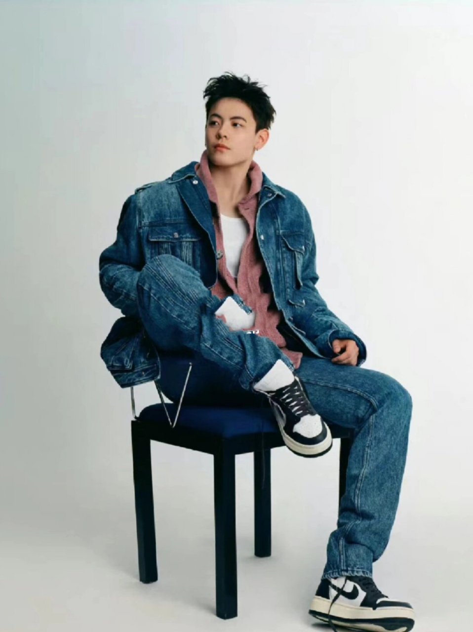 中国女篮杨舒予185cm  "体坛界的百变魅力者"  一头长发时,他温柔甜美