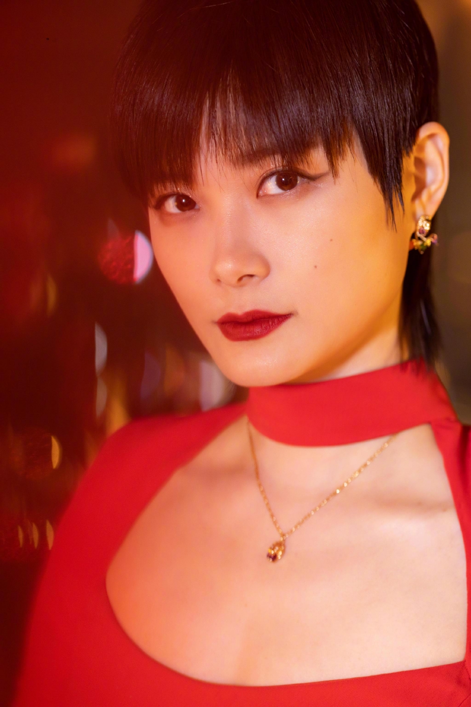 真诚发问,李宇春为什么总是c位.@叭姐叨叨叨的动态