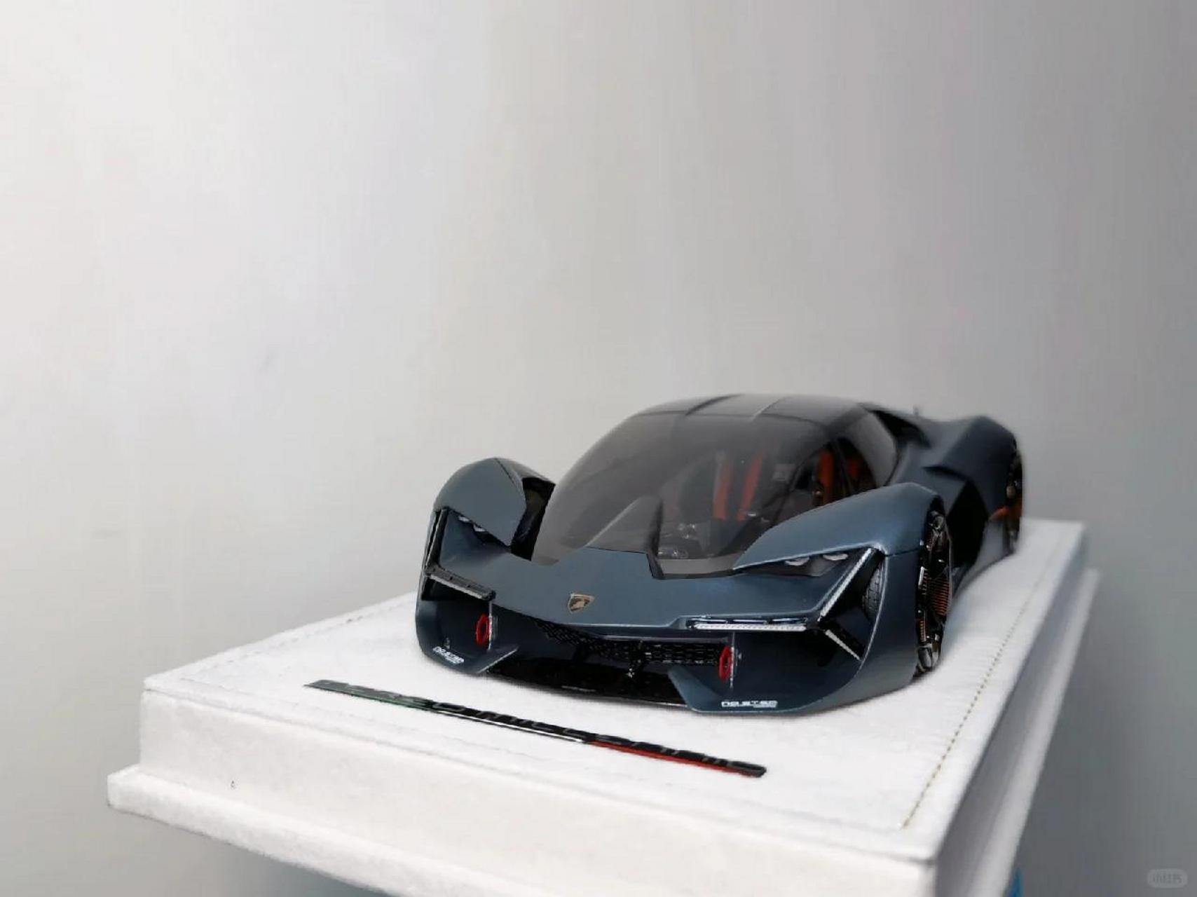 兰博基尼三千年 这款车型是与麻省理工学院一起开发的,兰博基尼三千年