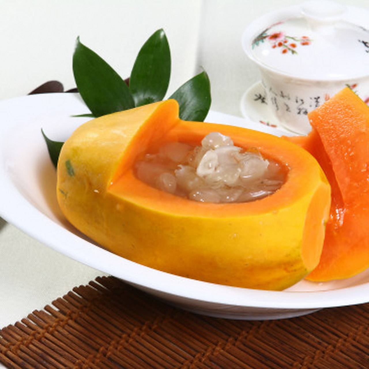 今天我要和大家分享一款超级滋补的甜品——雪蛤糖水!