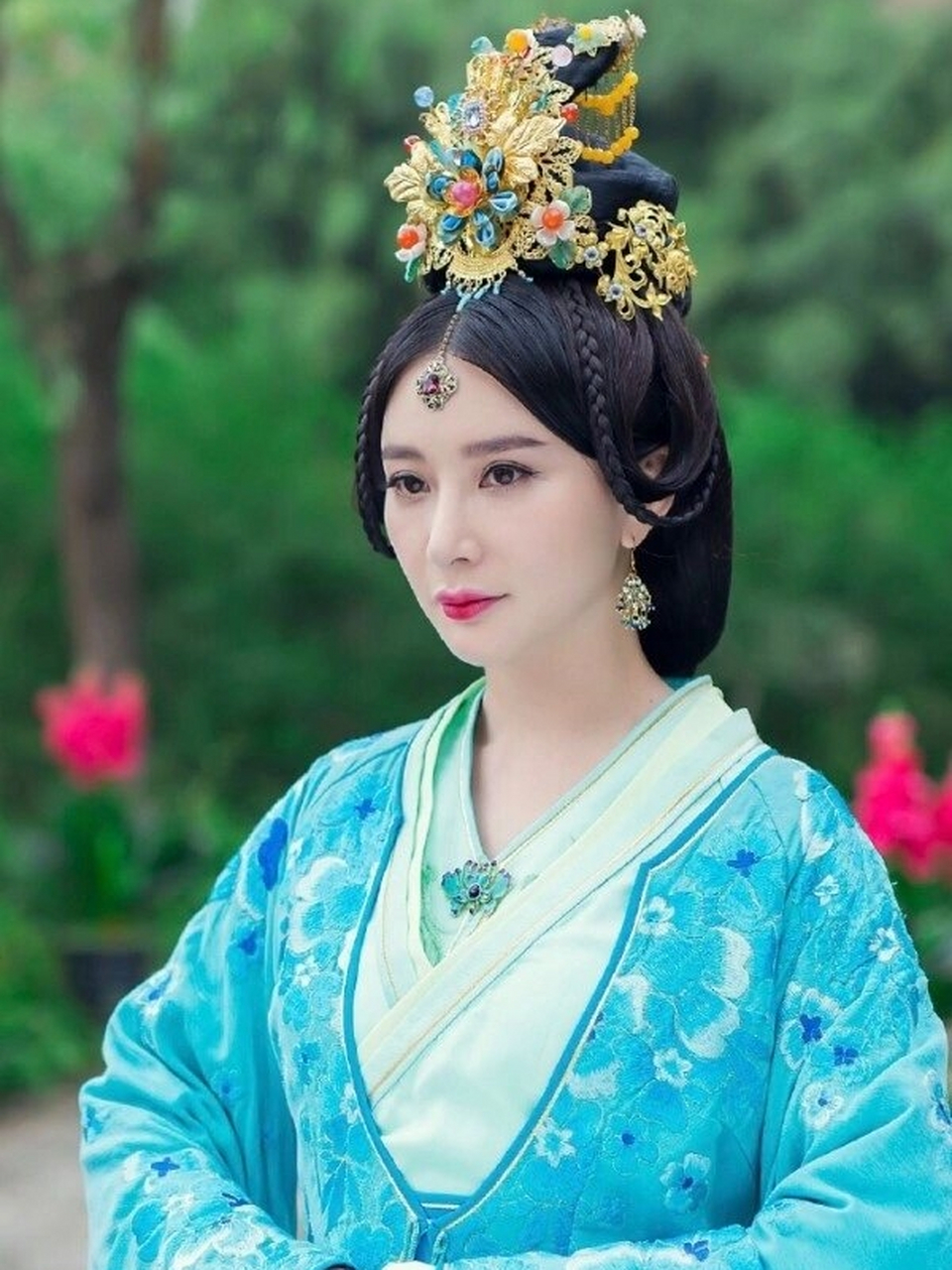 佳人一笑风含香  我竟然被说长得像熊乃瑾!哈哈,这真是太有趣了.