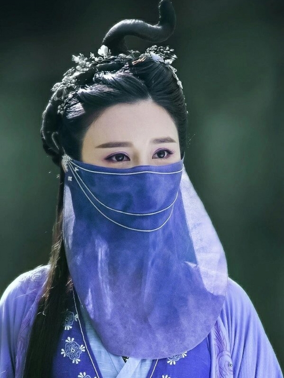 佳人一笑风含香  我竟然被说长得像熊乃瑾!哈哈,这真是太有趣了.