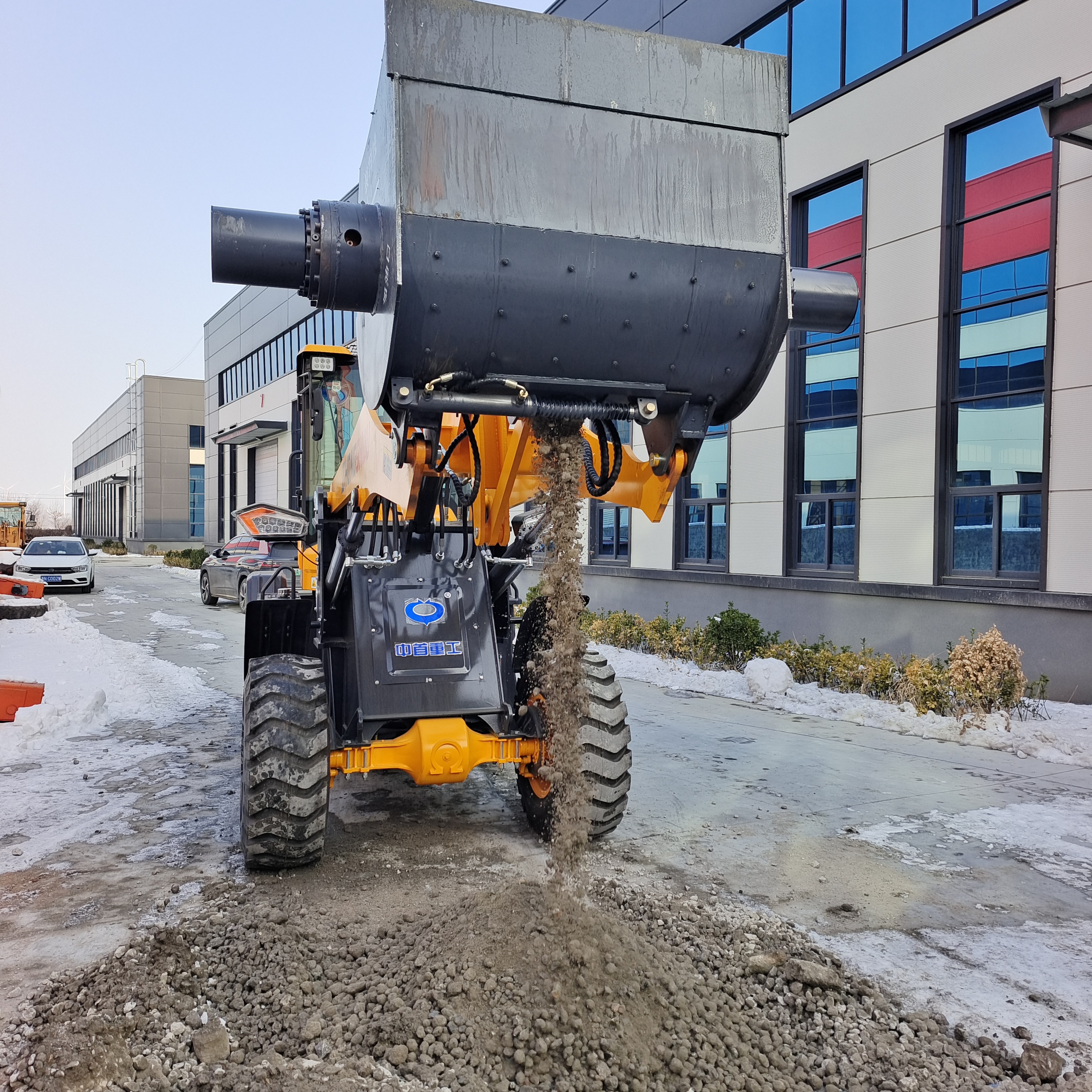 铲车装载机安装混凝土强制搅拌斗