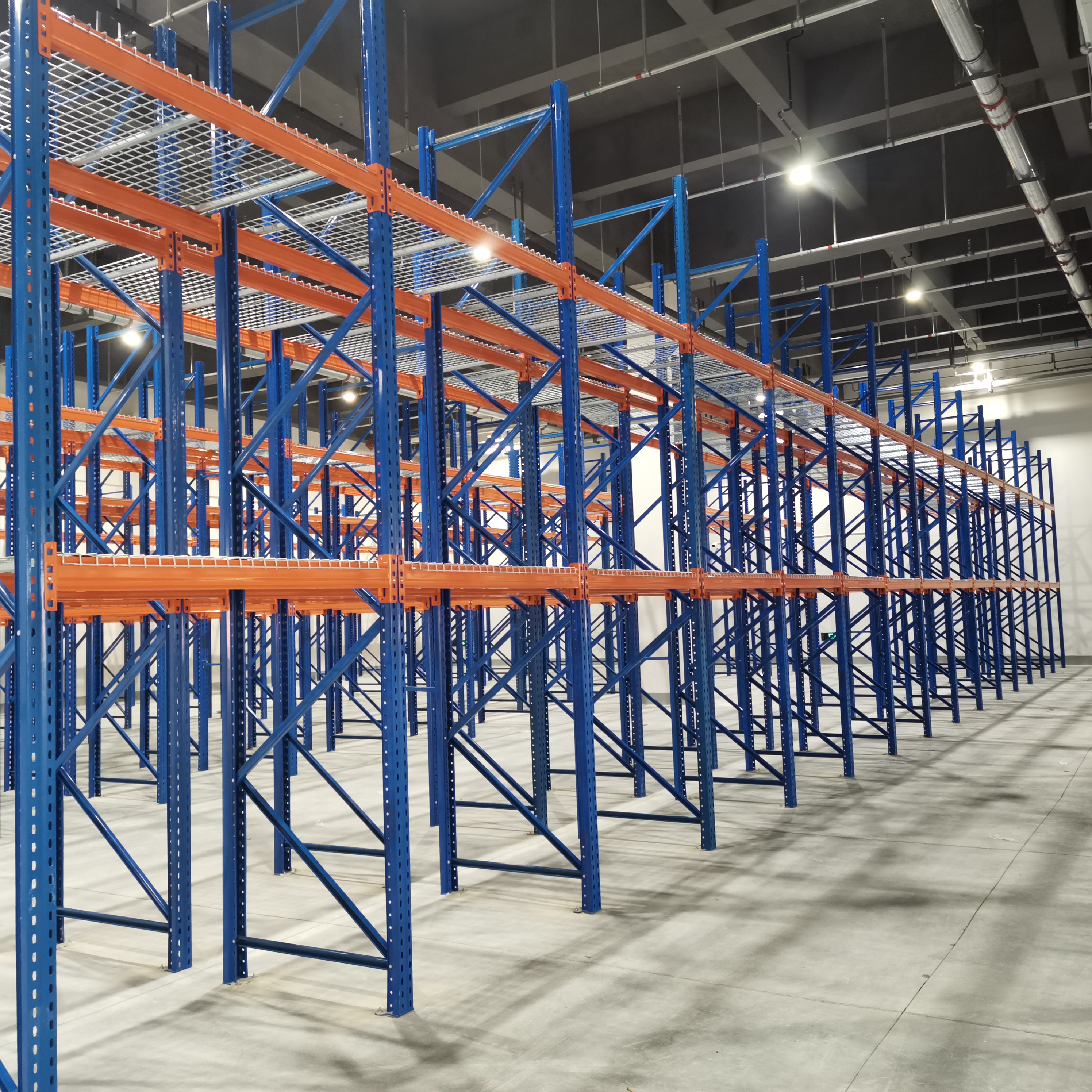 山东重型横梁货架厂家电话,圆角铁托盘,聊城横梁式重型货架批发