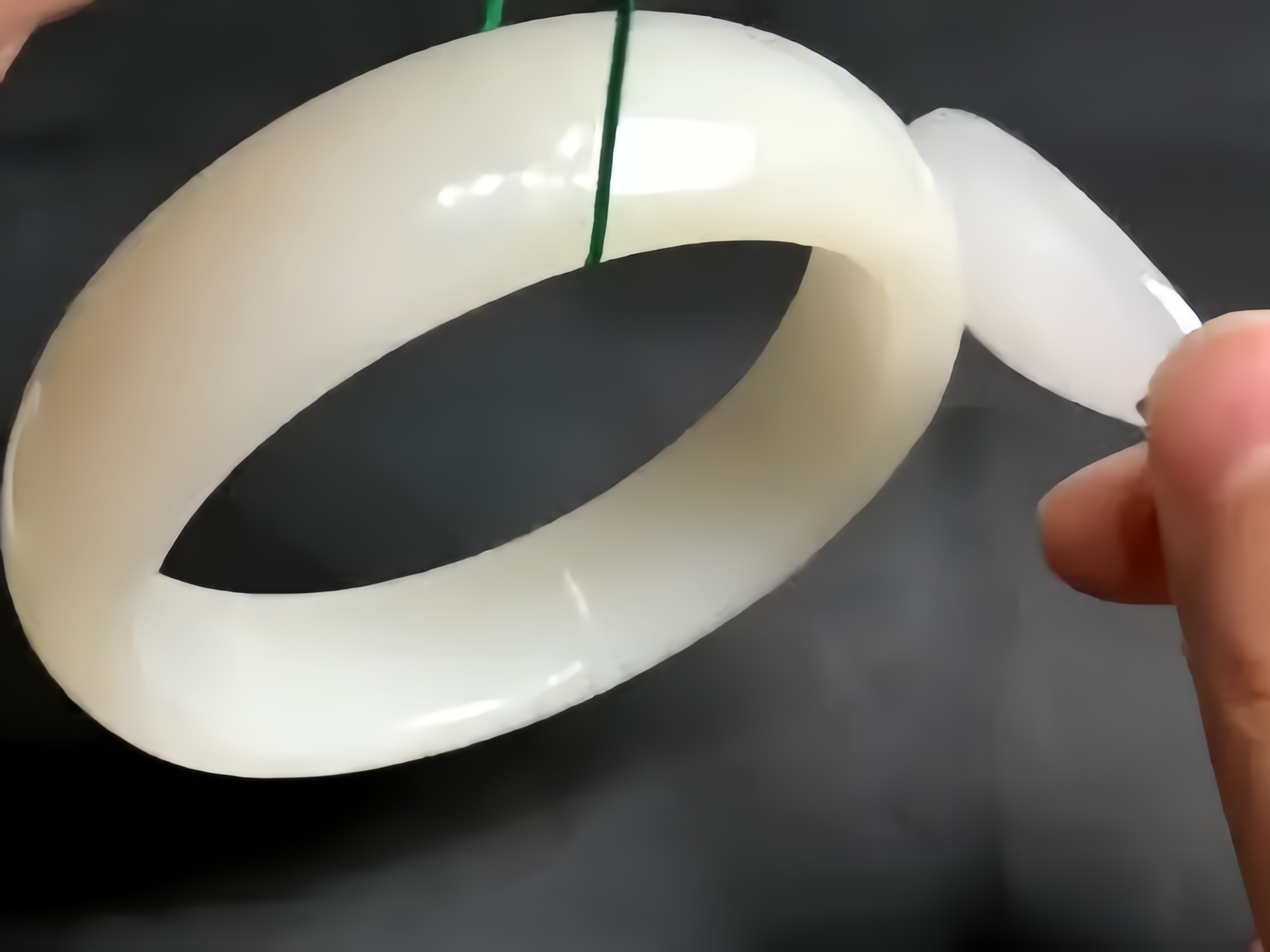 乳化玻璃仿和田玉鉴别全攻略,助你选购真品玉石无忧!