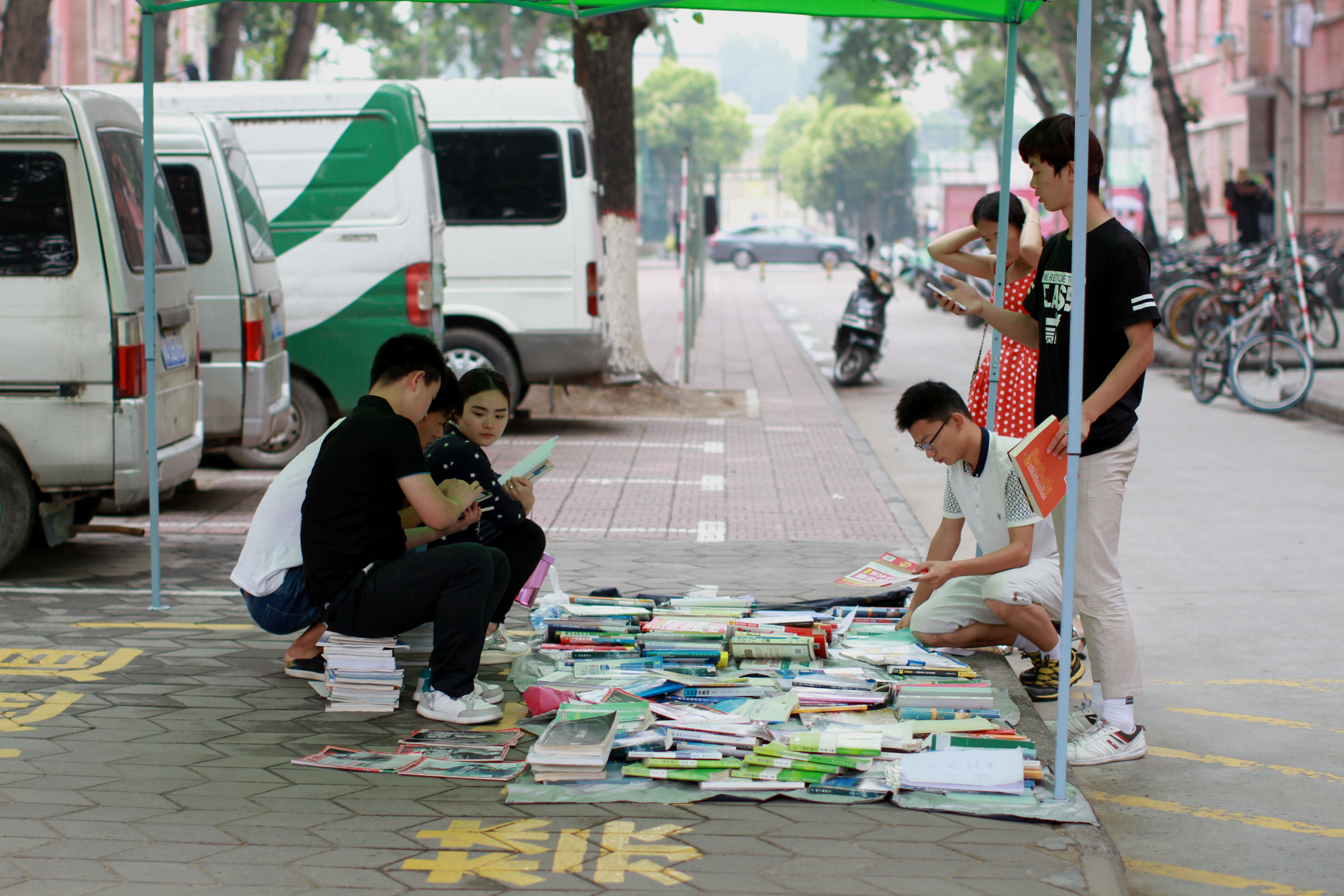 义乌进货摆地摊创业(义乌摆地摊需要什么手续)