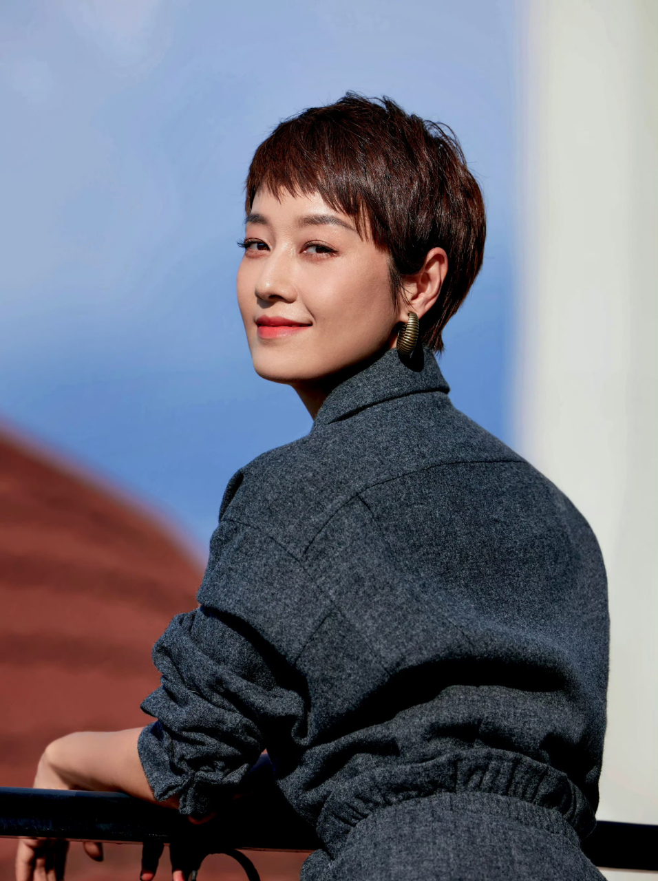 马伊琍短发看着很干练又展献出的知性美真是不可言喻#马伊琍