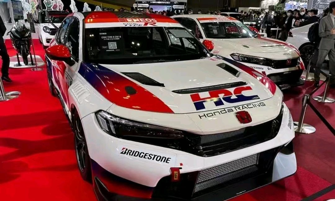 本田思域"赛道版":疾驰在公路与梦想的交汇点,新涂装很帅气