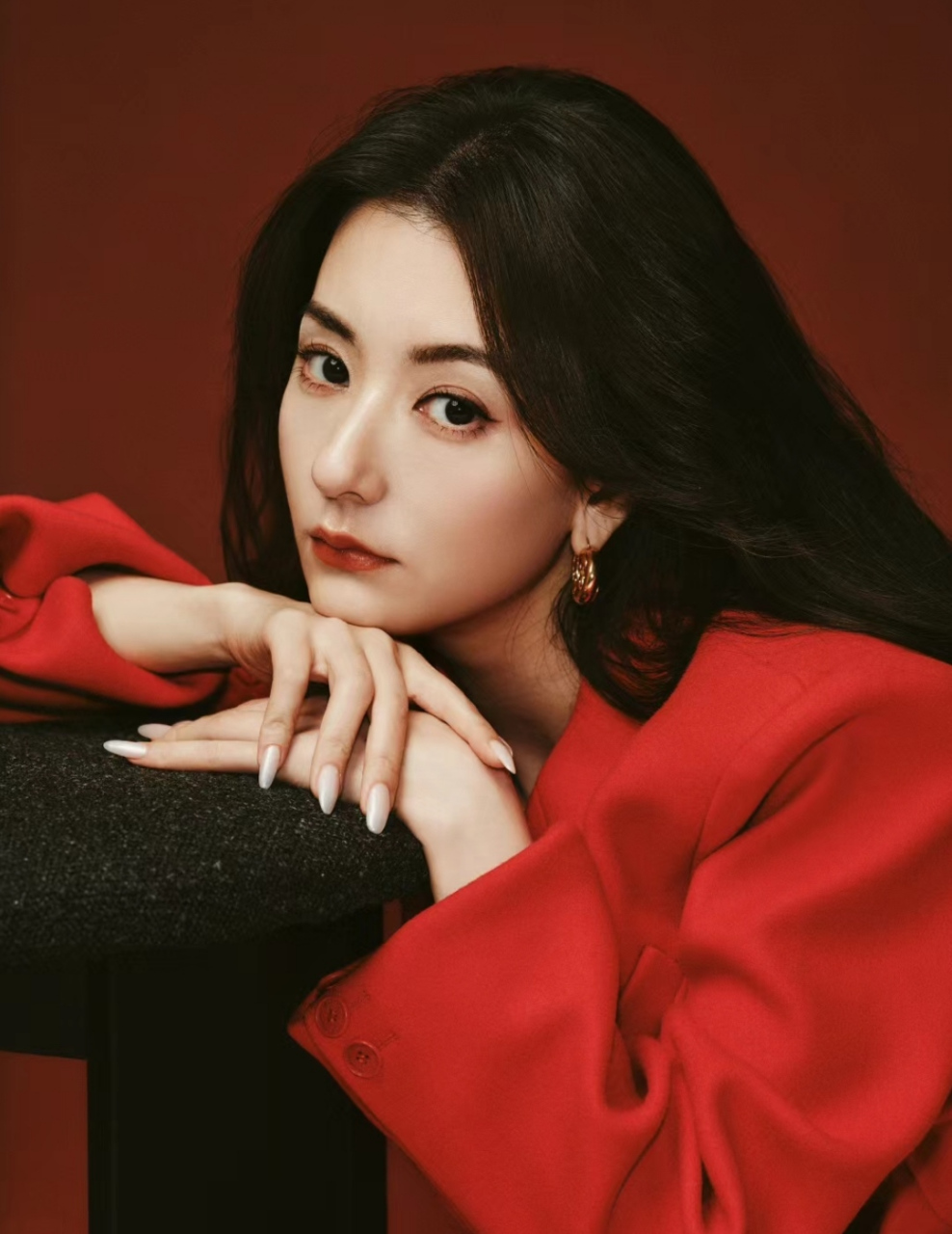 方媛这阵子一直在上海工作,录综艺,拍了两本杂志,事业心不输自己老公