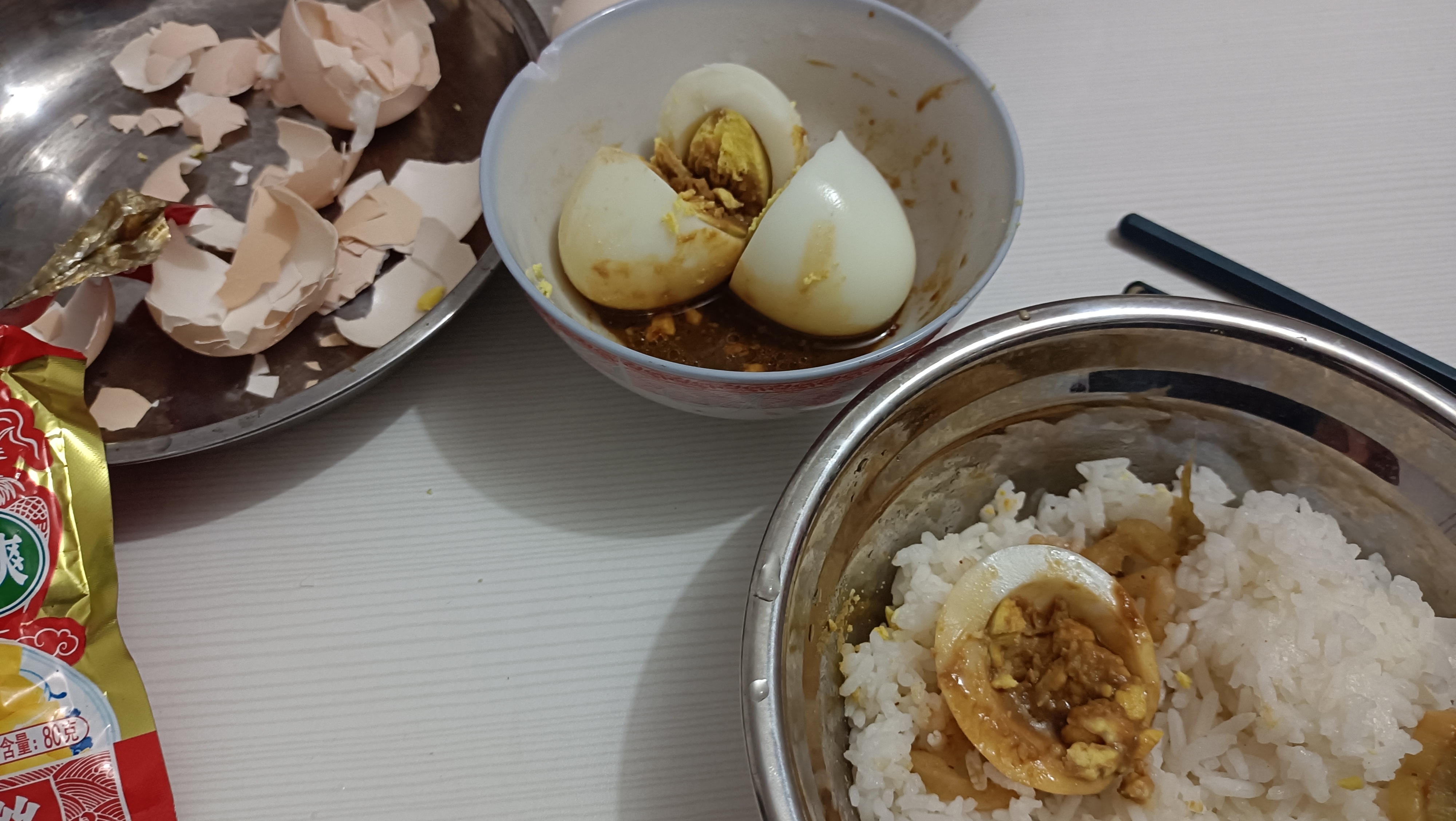 今晚吃蒸鸡蛋配榨菜 孩子不能老是让着他 我娃喜欢吃鸡蛋 我蒸了四个