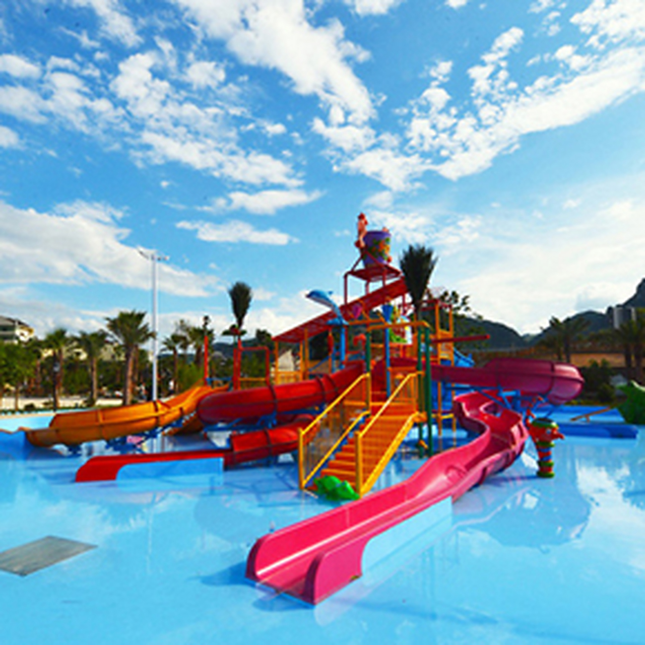 石阡温泉度假酒店位于城南温泉,占地面积3500余平米,建筑面积4000余 