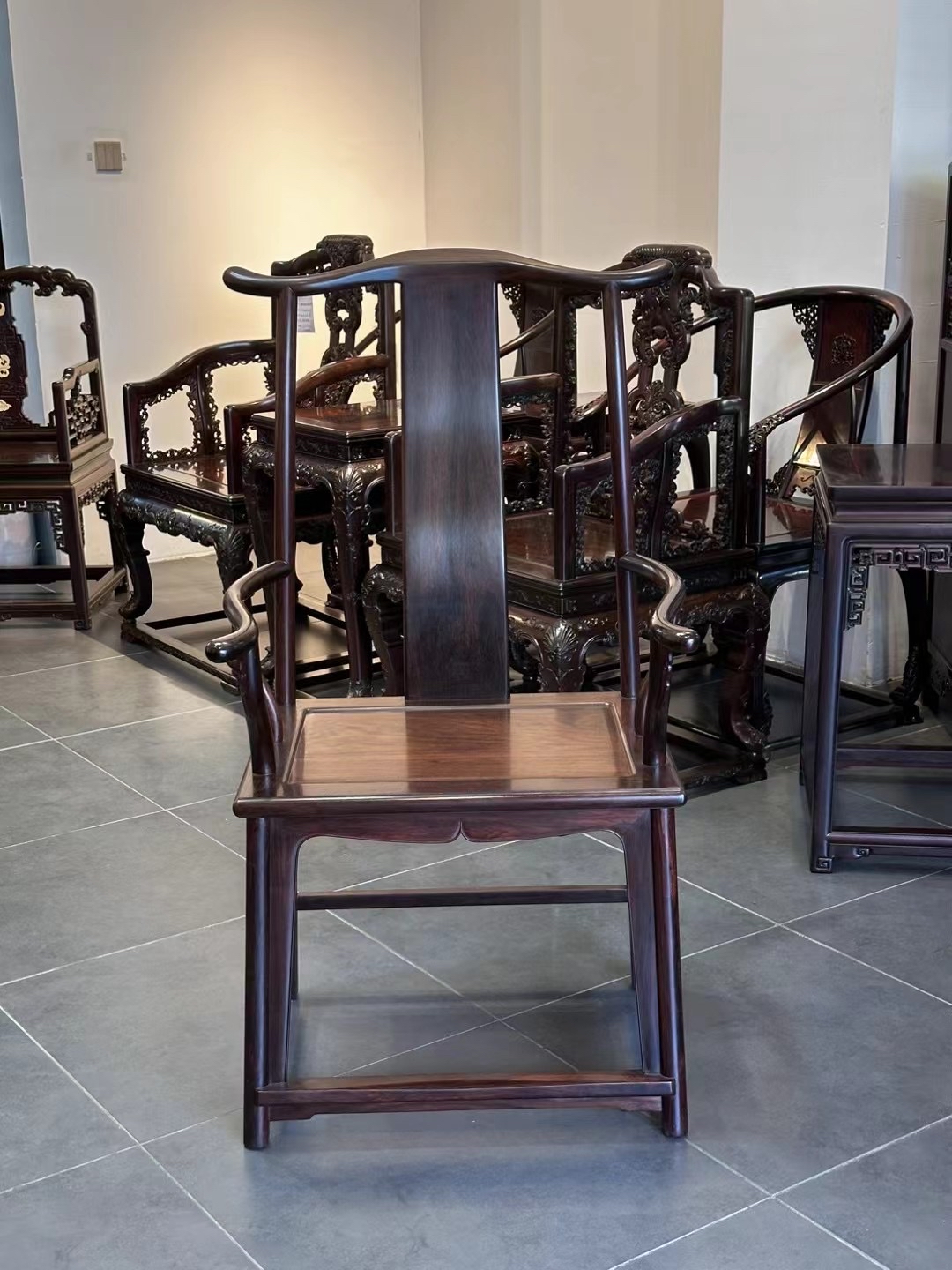 大红酸枝四出头官帽椅