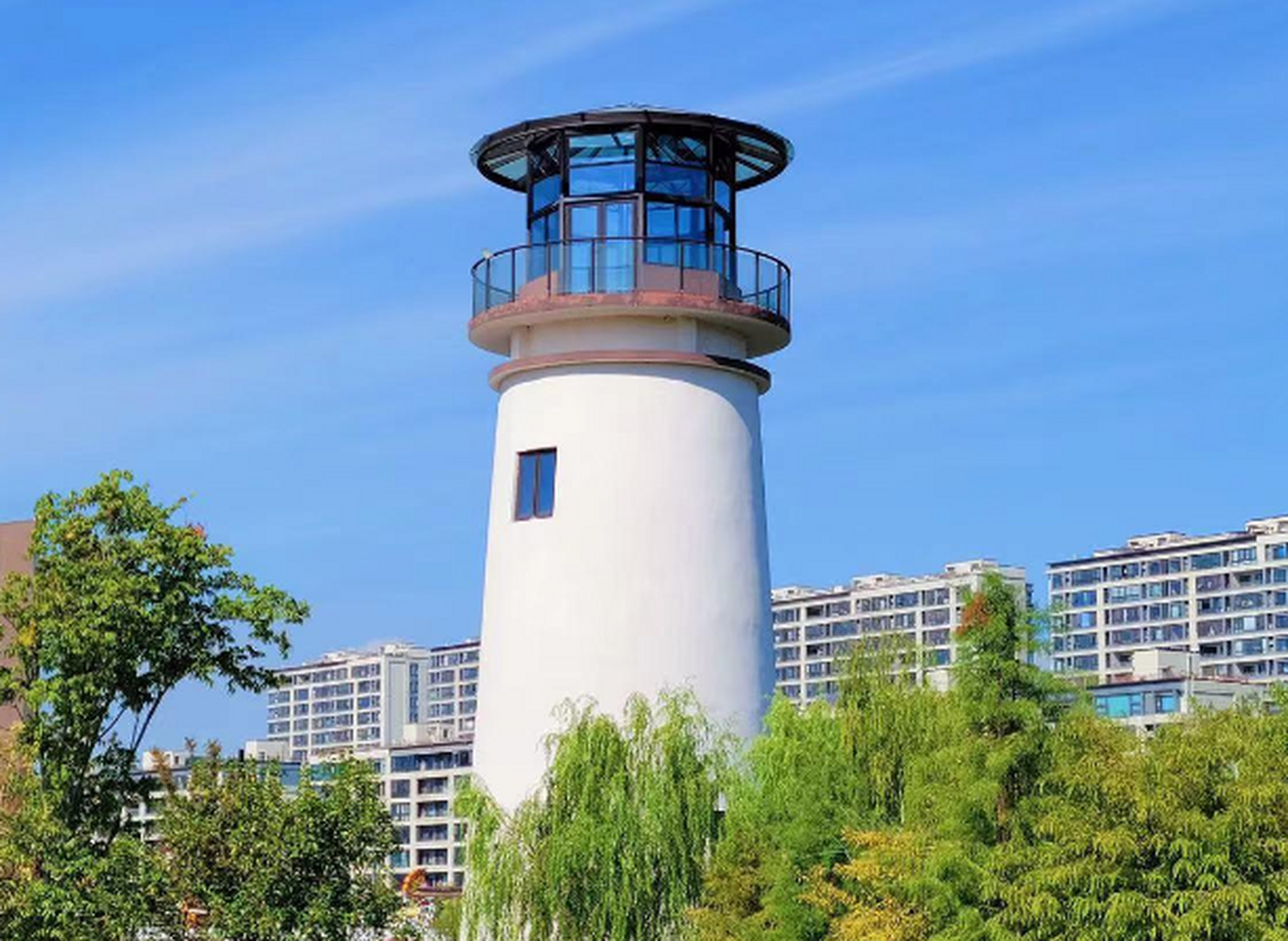 镇海同心湖公园是浙江宁波美丽的湖景公园,拥有自然风光和丰富景点.