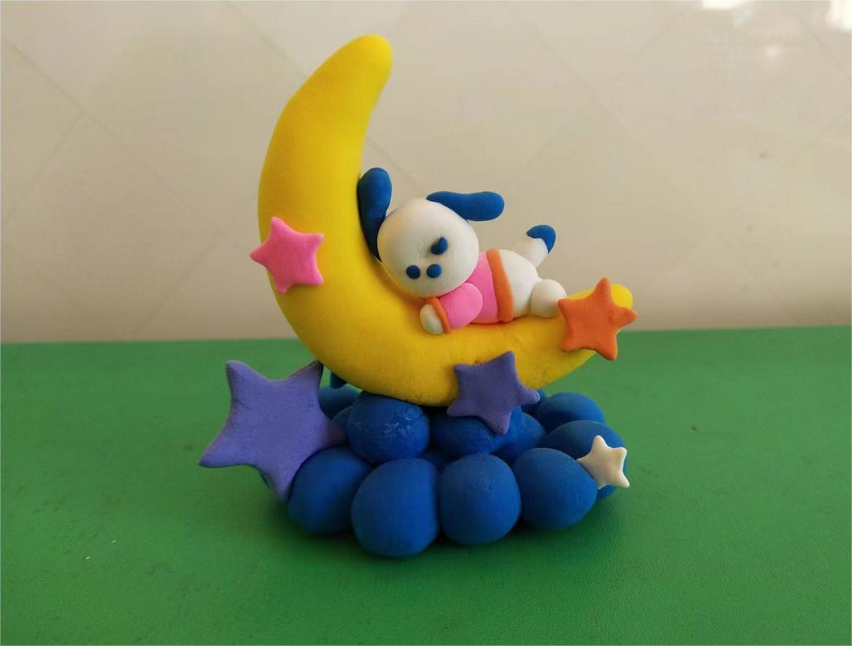 有我出彩】辽宁省凌源市四官营子中心小学徐伟豪泥工作品《月儿弯弯》