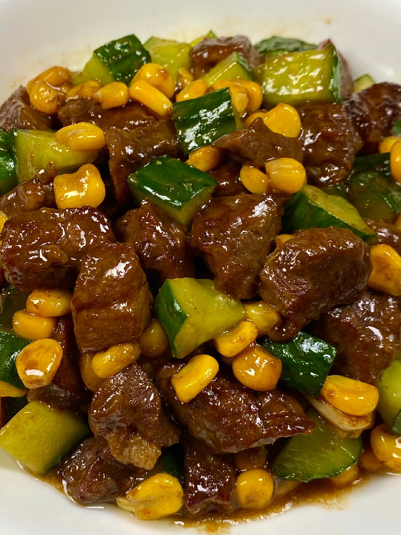 黄瓜玉米牛肉粒这样做嘎香,鲜香味美,牛肉嫩滑可口,黄瓜清爽好吃 食材